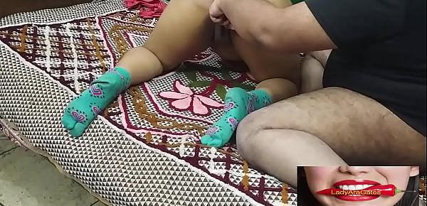  Desi aunty showing her big ass and enjoying fingering